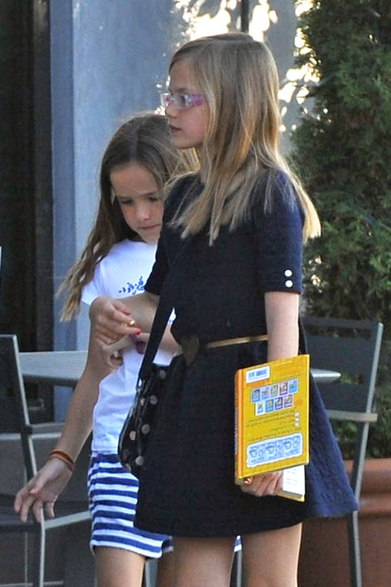 Jennifer Garner lets look a like daughter Violet Affleck wear lipstick in public