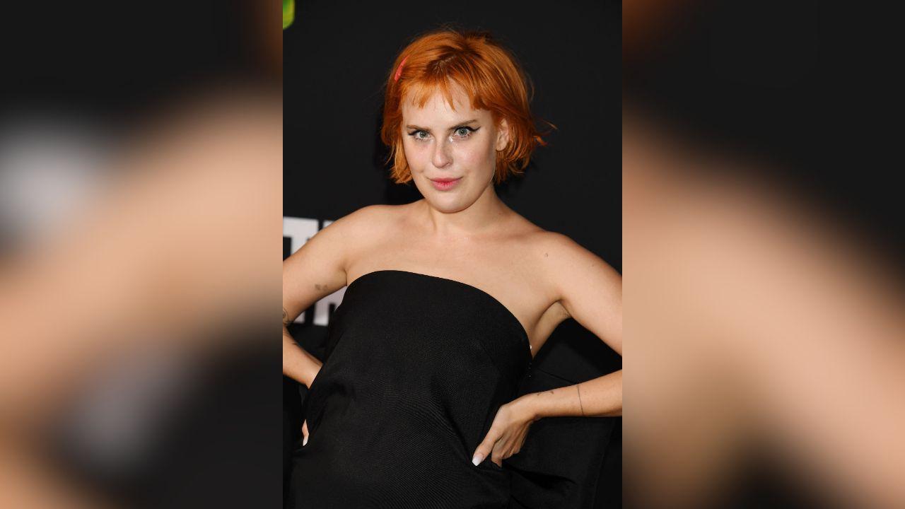 Image of Tallulah Willis' wedding gown took over 700 hours to craft.