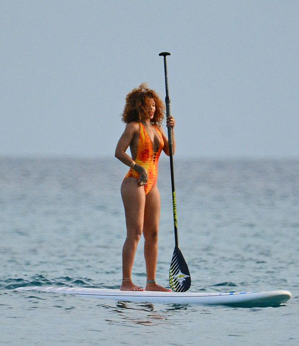 Rihanna swimsuit paddleboarding photos 04