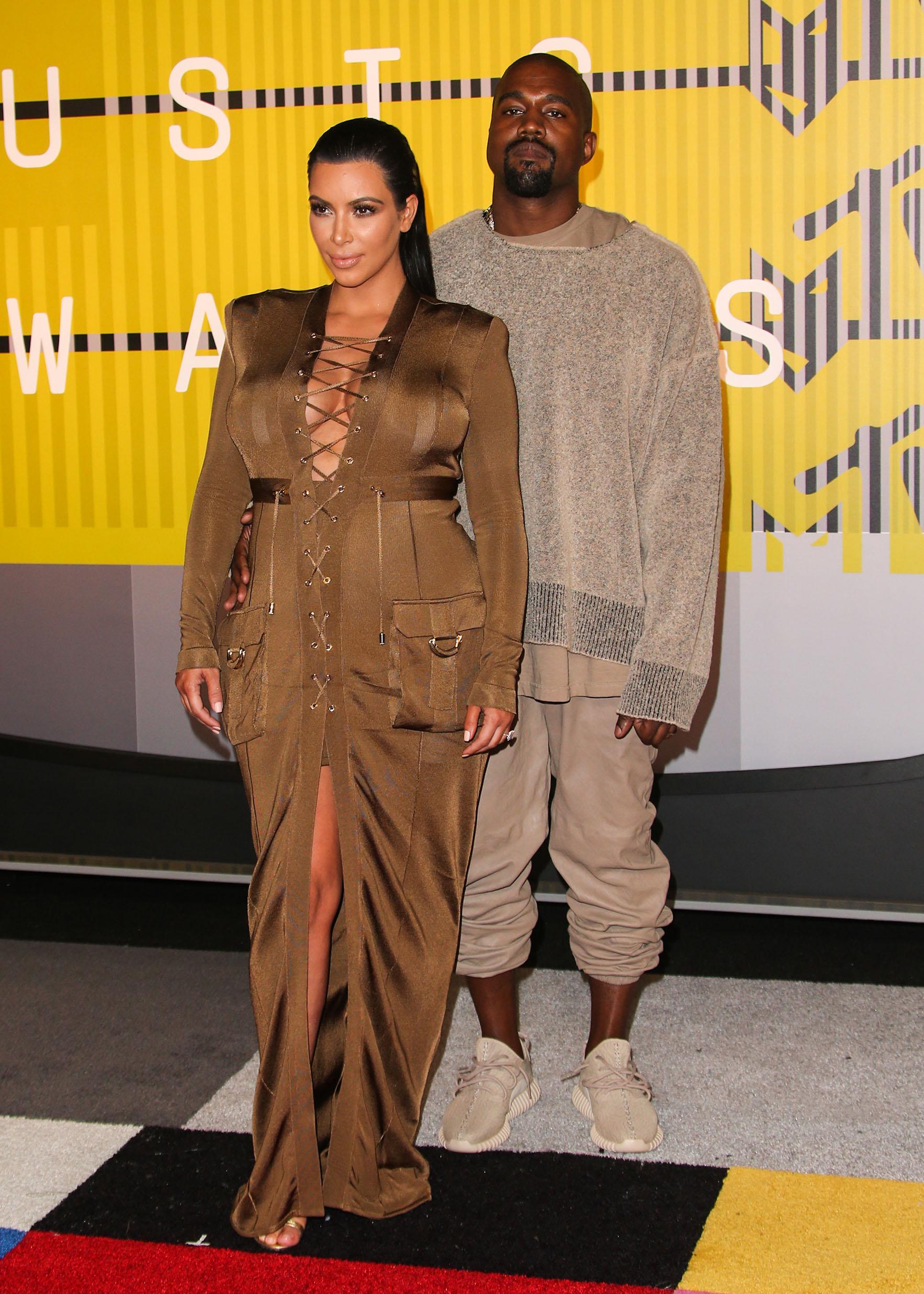 Kim Kardashian West and husband Kanye West arrive at the 2015 MTV Video Music Awards