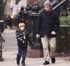 2009__12__wenn5406601mainsquare 225×211.jpg