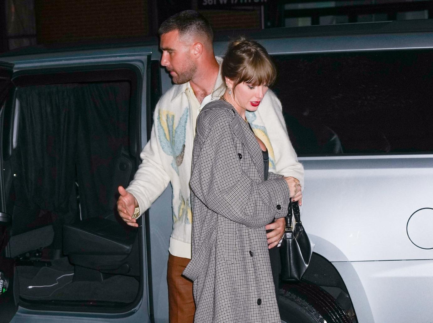 taylor swift travis kelce hold hands date night