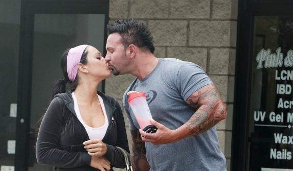 Jwoww kissing roger.jpg
