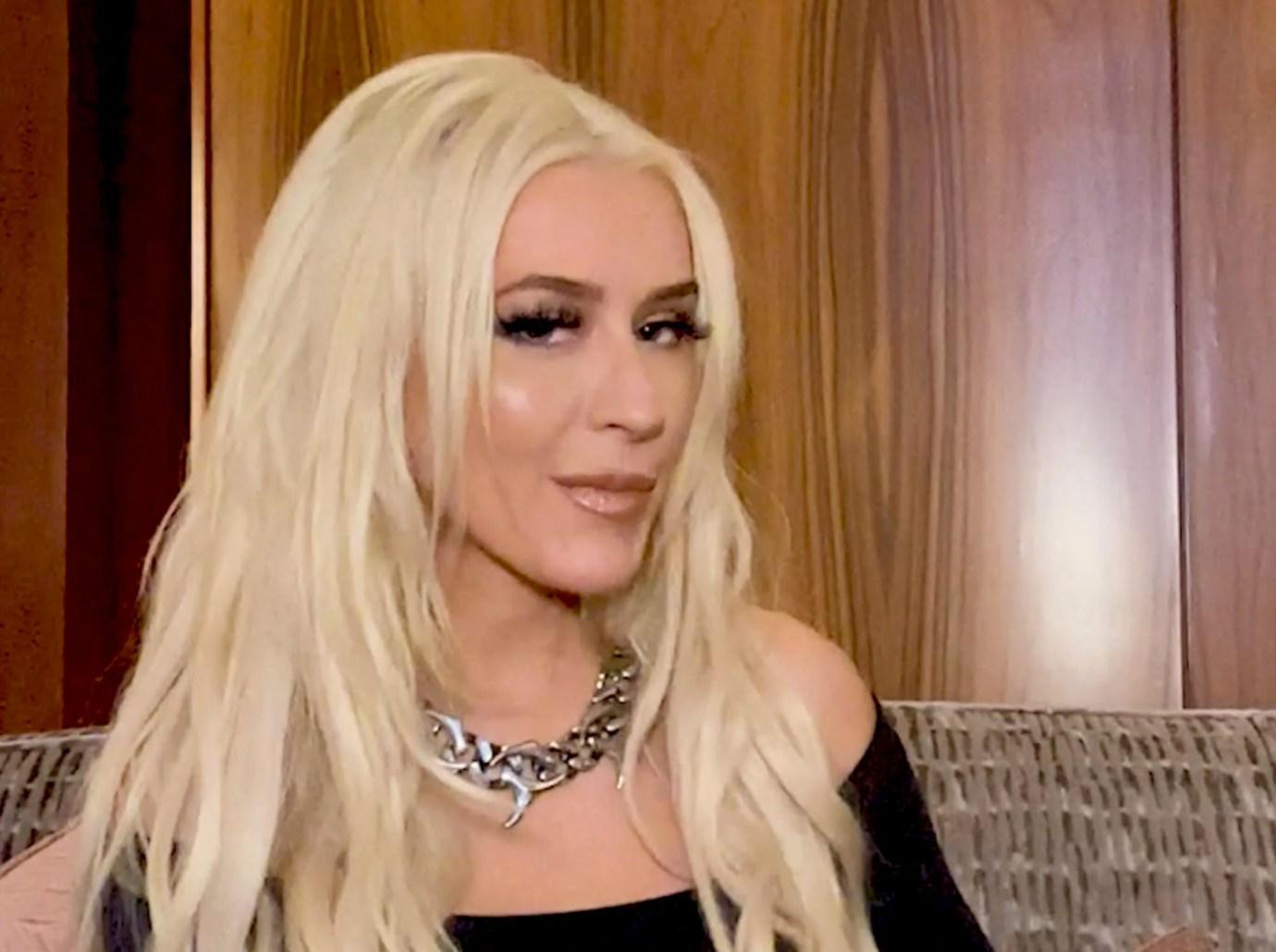 Christina Aguilera's Unrecognizable Appearance Shocks Fans: Watch