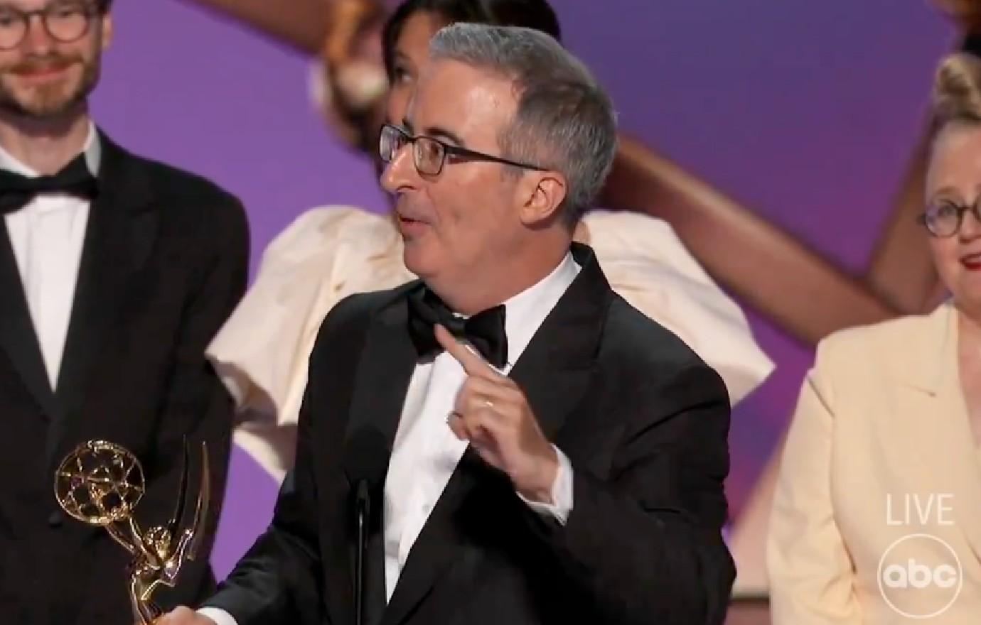 john oliver retaliates emmys played him off honoring death dog