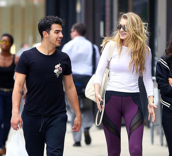 Gigi hadid joe jonas in love splash 02