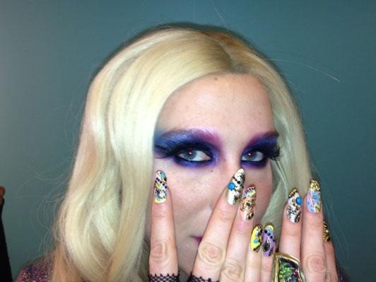 Ok_1713_lifestyle_kesha nye manicure