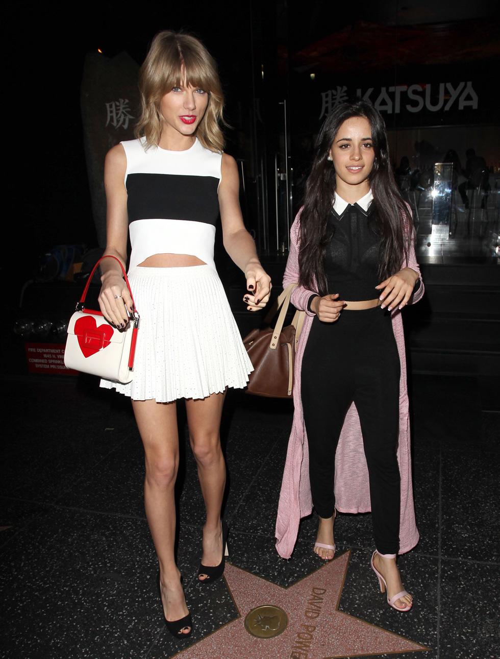 Taylor Swift Enjoys A Girl&#8217;s Night Out