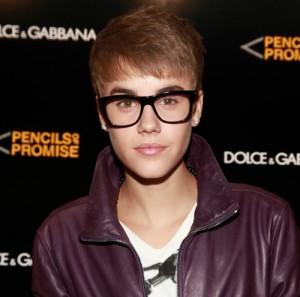 2011__10__Justin Bieber Oct7newsbt 300&#215;297.jpg