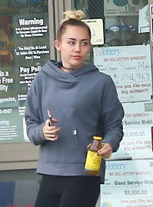 Exclusive&#8230; Miley Cyrus Stops By A Gas Station For A Drink