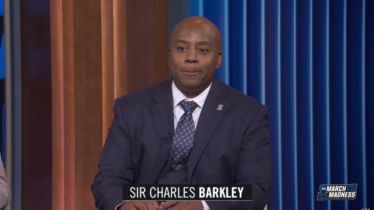 Image of Kenan Thompson portrayed Charles Barkley and led the sketch with sports-style commentary.