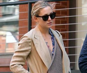 2010__04__Kate_Hudson_April30_06a 300×298.jpg