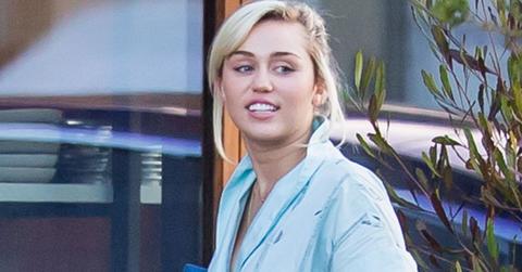 Miley cyrus engaged liam hemsworth pregnant