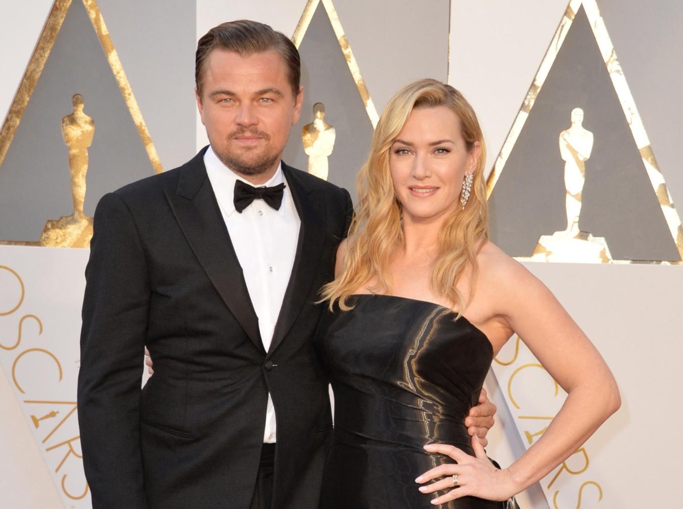 leonardo dicaprio kate winslet friends kiss titanic reunion