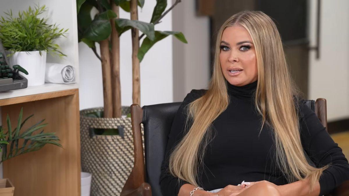 Photo of Carmen Electra said her face was getting 'puffy' from the 'constant drinking.'