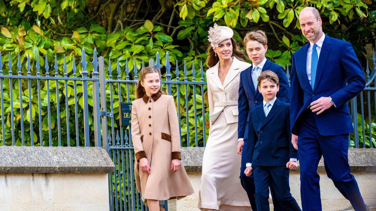 image of royal family 