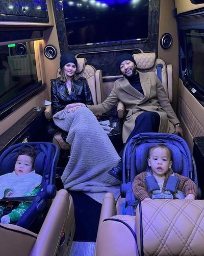 chrissy teigen wardrobe malfunction