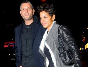 2010__10__Halle Berry 300×230.jpg