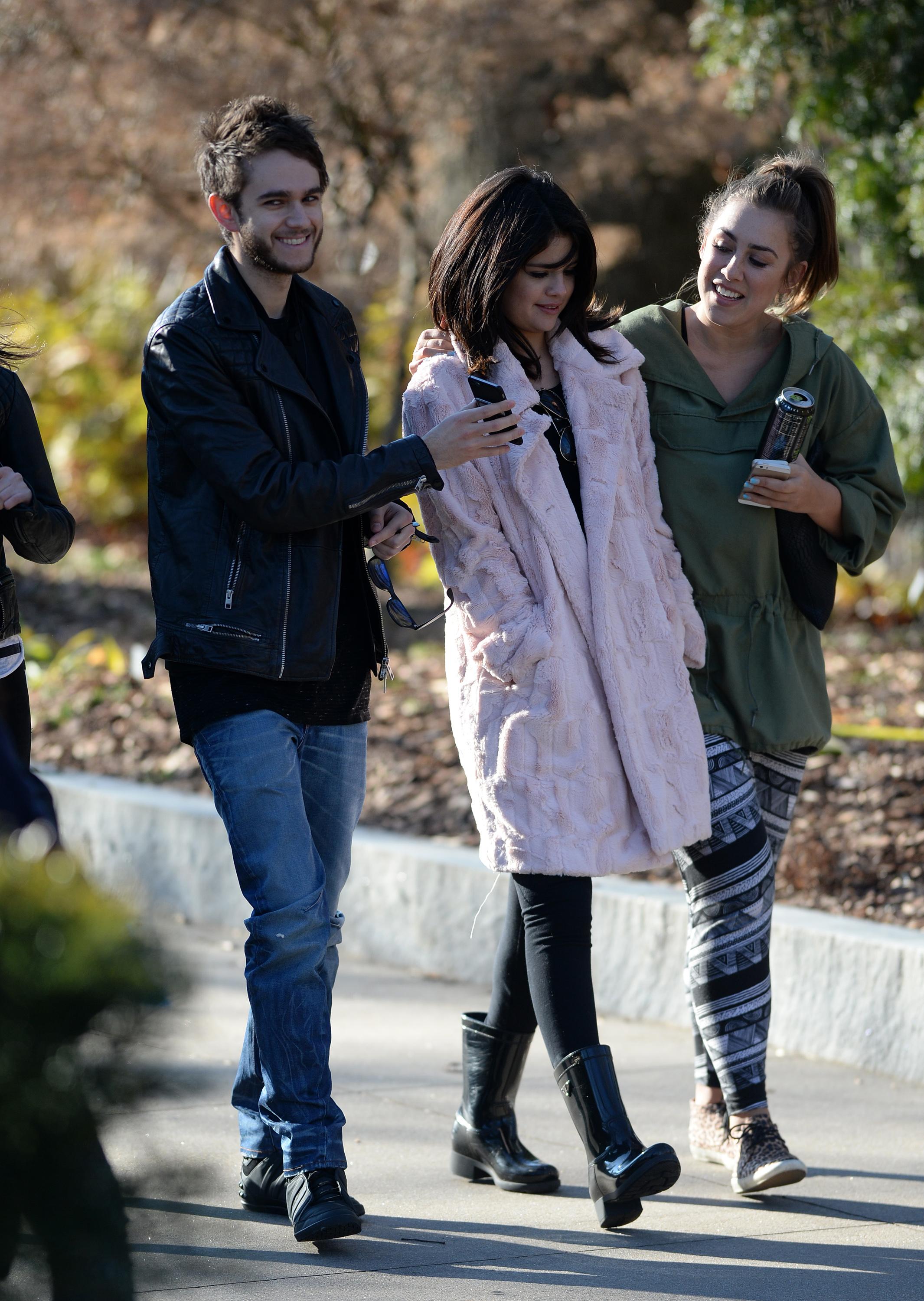 EXCLUSIVE: INF &#8211; Selena Gomez Leaves A Restaurant With New Boyfriend Zedd