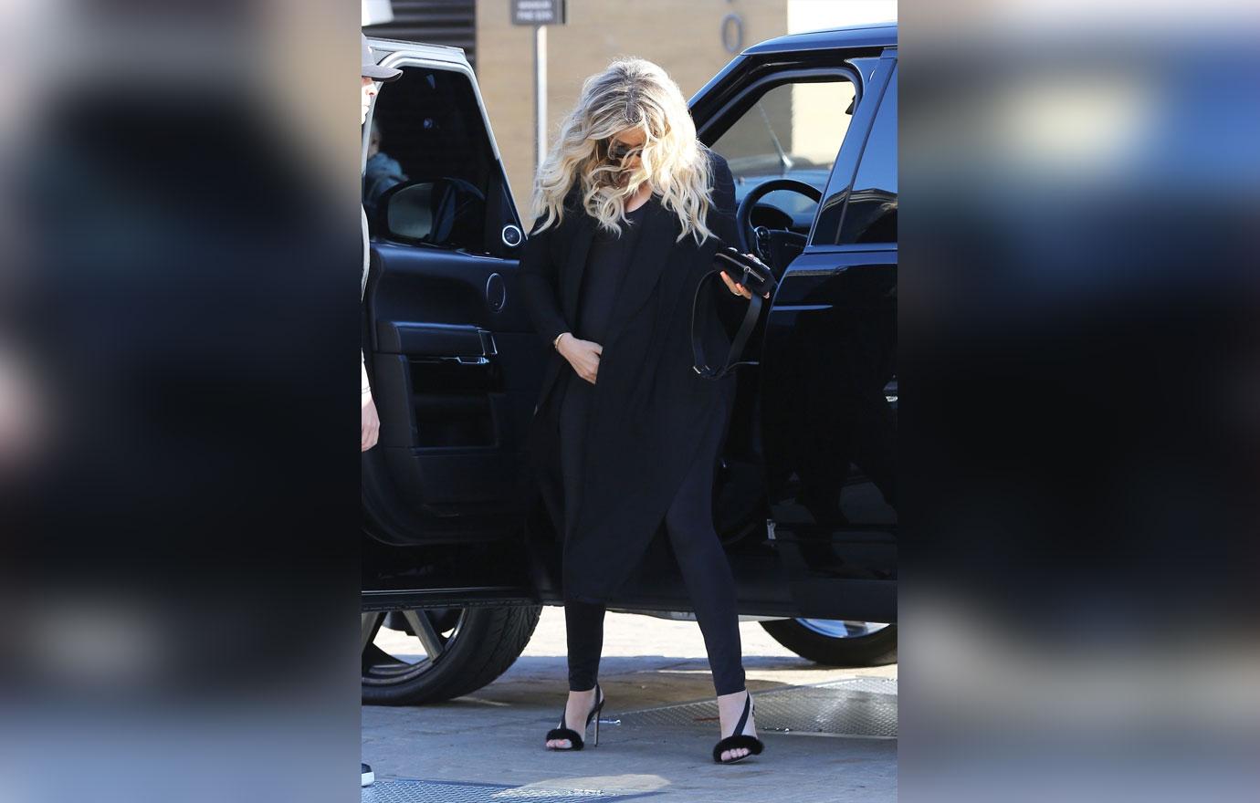 Khloe kardashian cradling baby bump