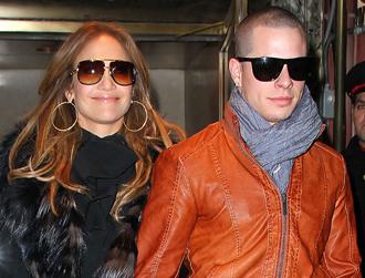 Jennifer lopez casper smart may14 rm.jpg
