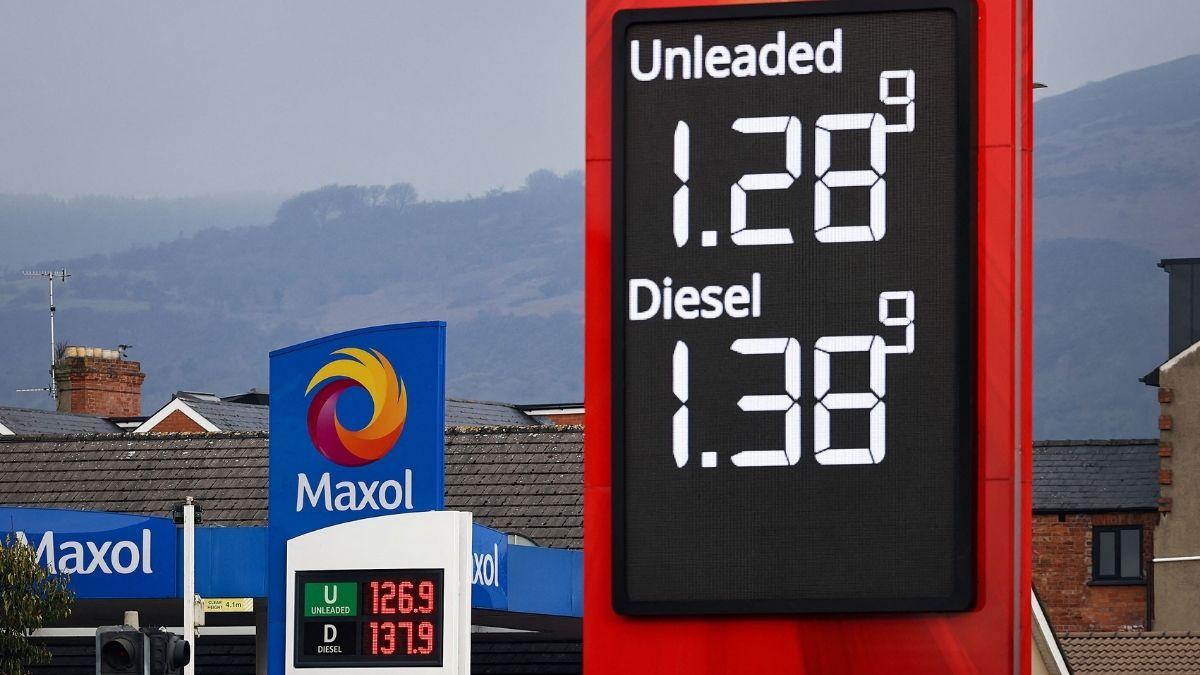 Image of U.S. crude prices briefly climbed above $100 per barrel.