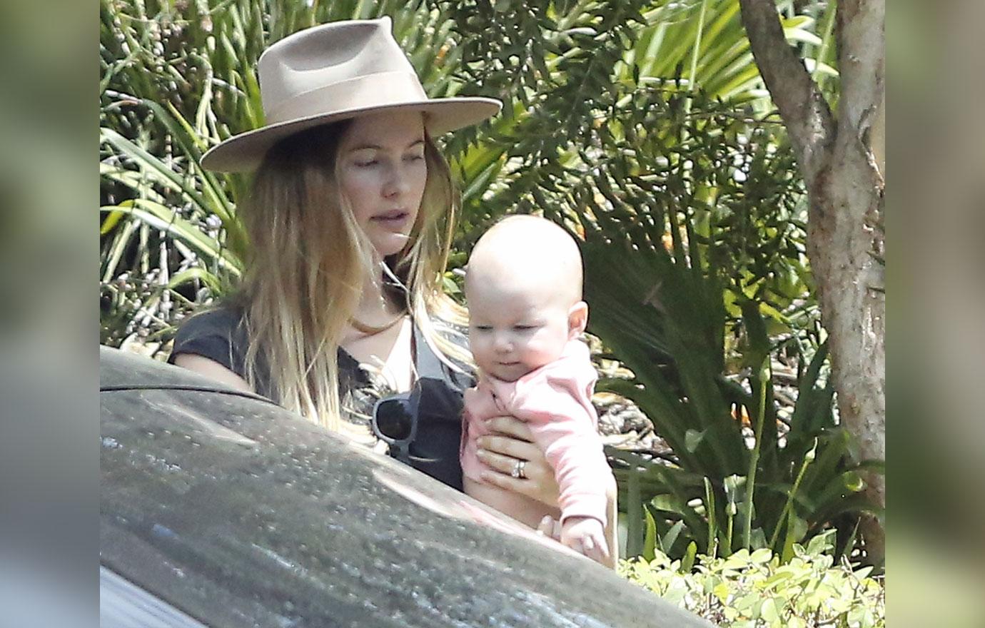 Adam Levine Behati Prinsloo Daughter Dusty Photos 02