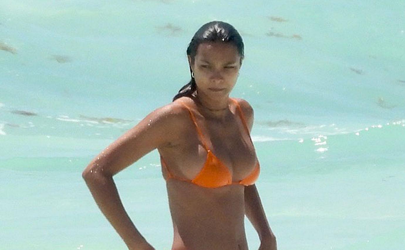 victoria secret model lais ribeiro takes a dip in ocean in mexico