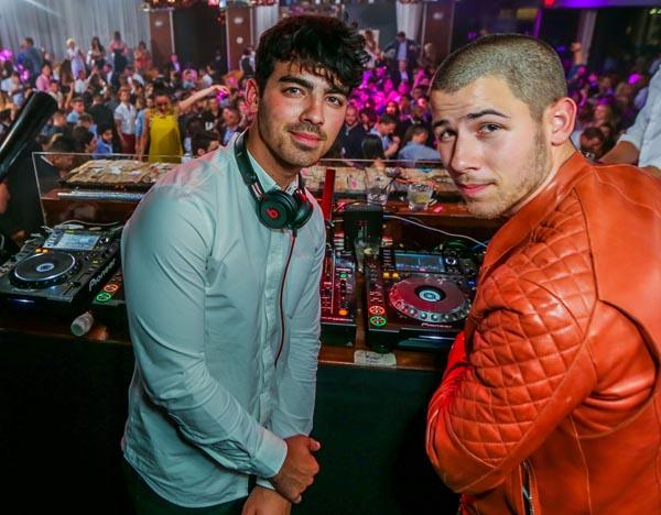 Joe Jonas plays a DJ set at Hyde Bellagio in Las Vegas and is joined by brother Nick