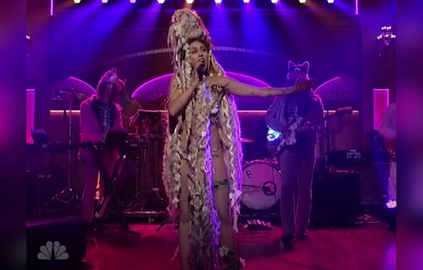 Miley Cyrus 2015 SNL performance