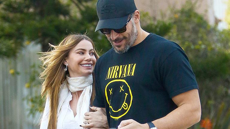 sofia vergara  joe manganiello   meditation class