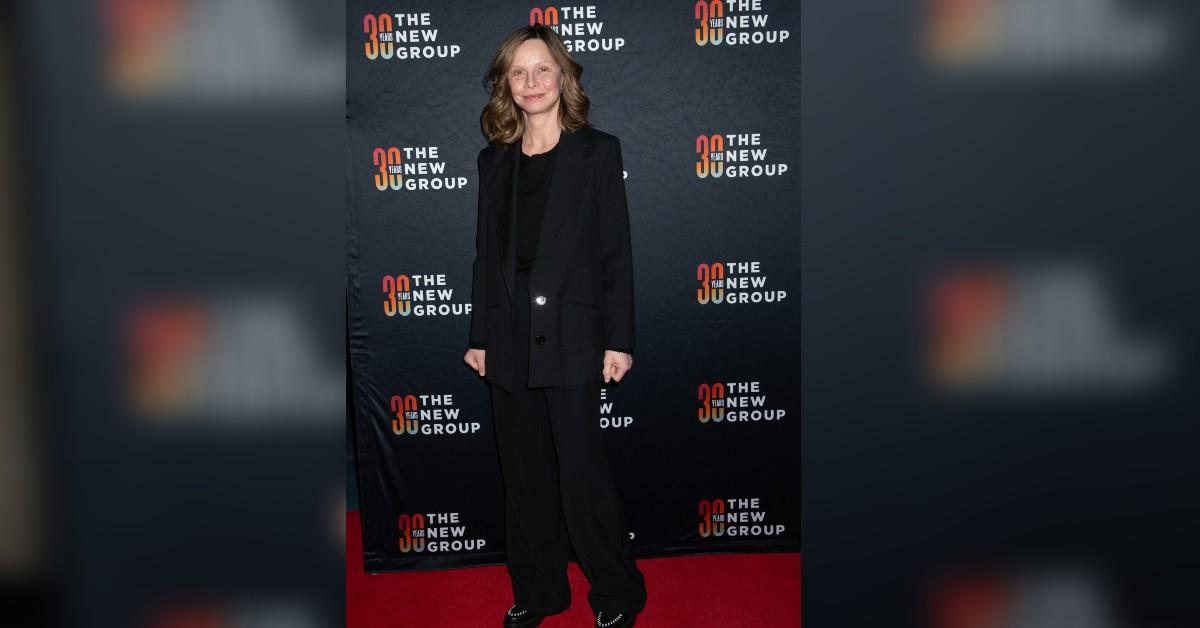 calista flockhart goes makeup free red carpet