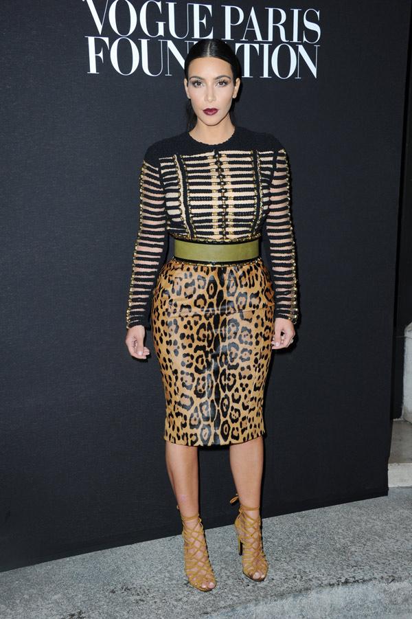 Kim kardashian leopard print skirt