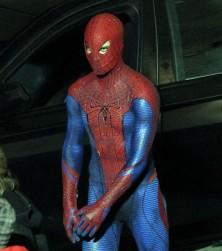 2011__02__andrew_garfield_feb4_26 222×300.jpg