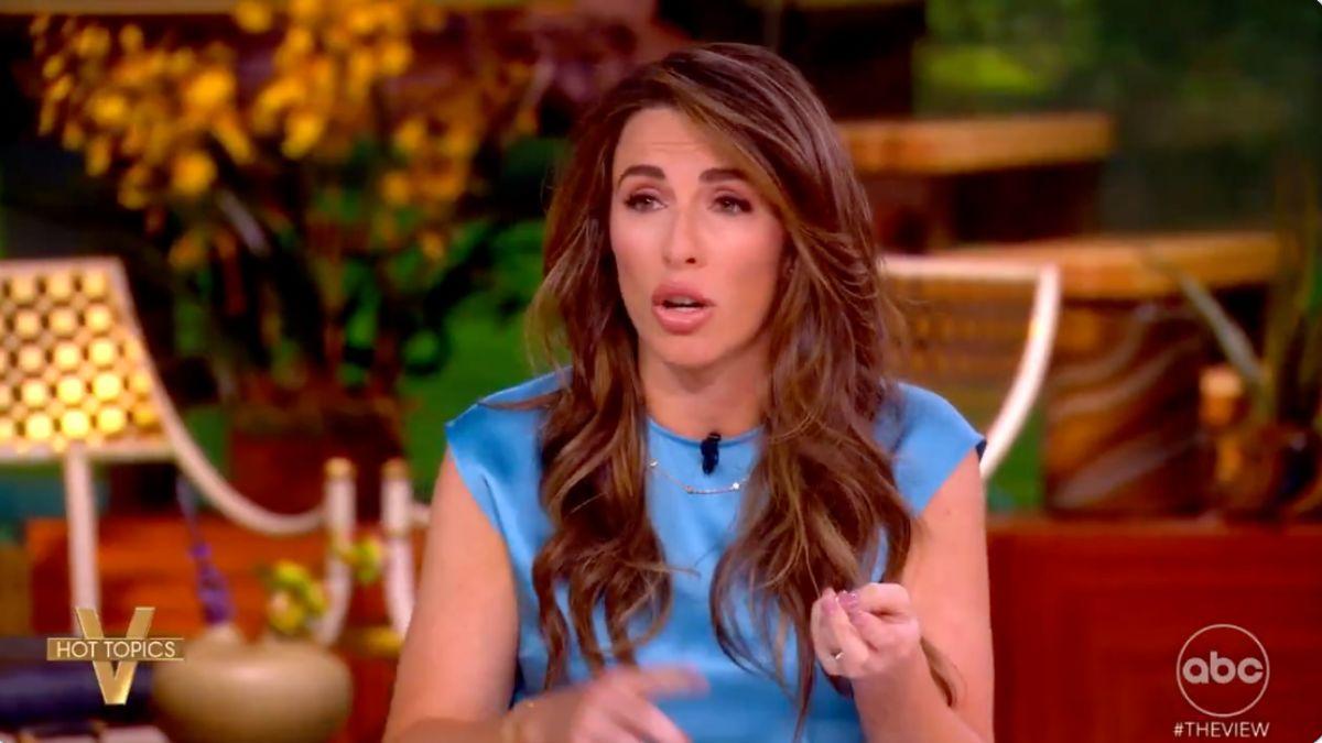 Photo of Alyssa Farah Griffin thinks J.D. Vance's anti-Pope comments will hurt Republicans at the midterm elections.