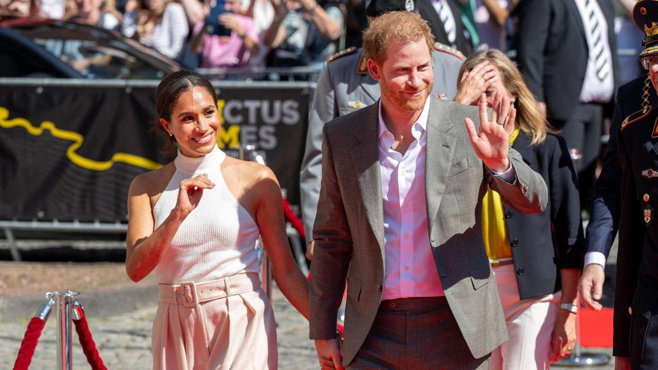 image of royal family