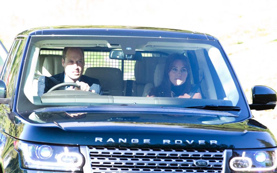 Kate middleton pregnant bangs scotland