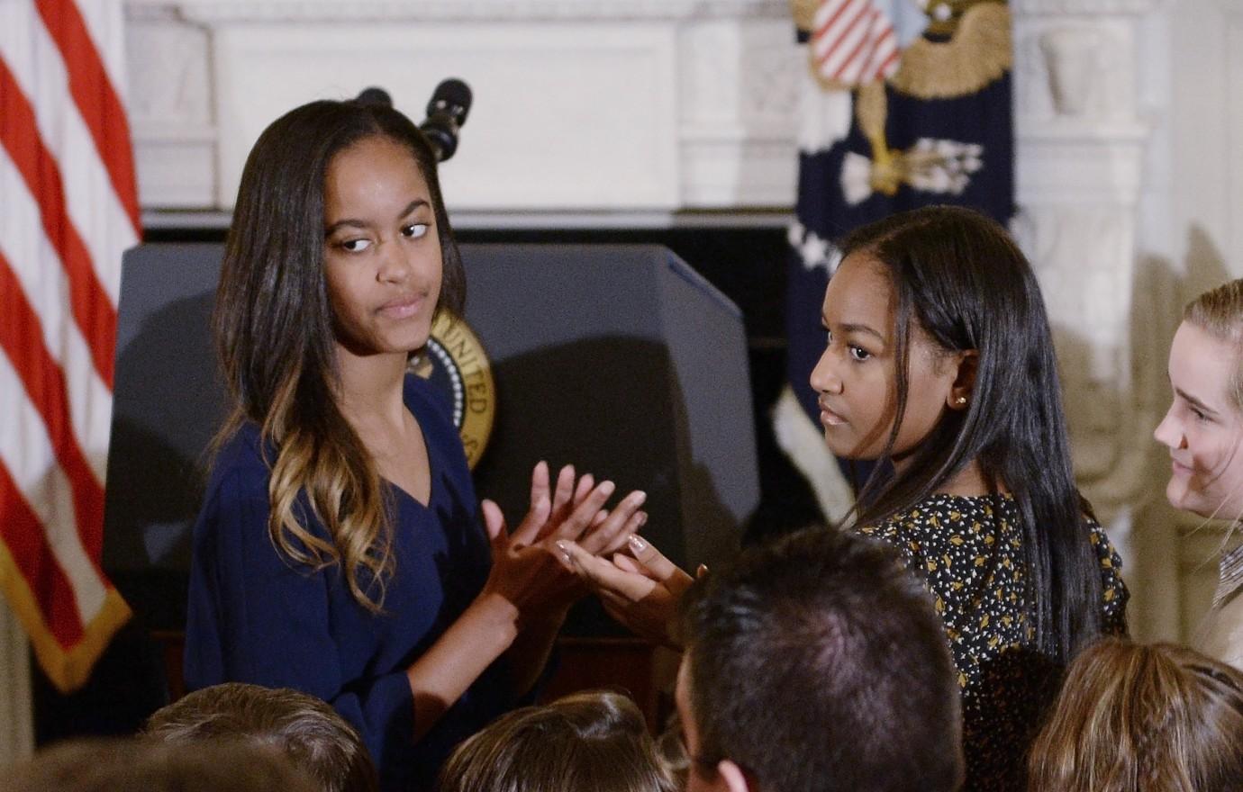 sasha obama malia hug airport