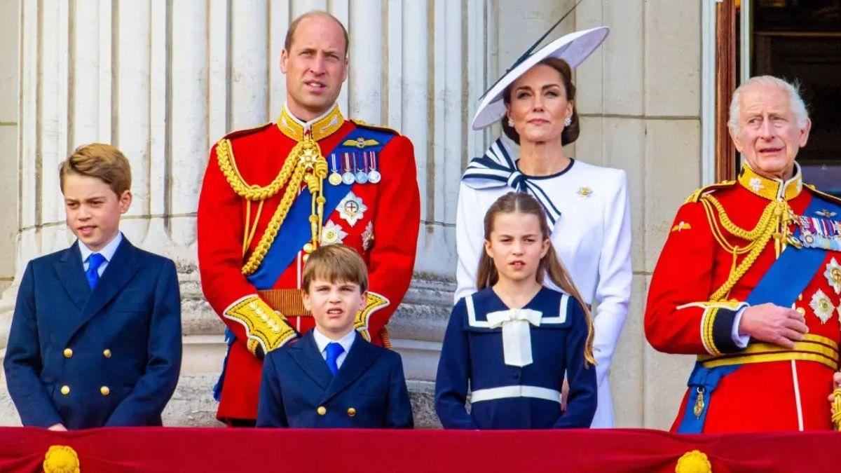 image of royal family 