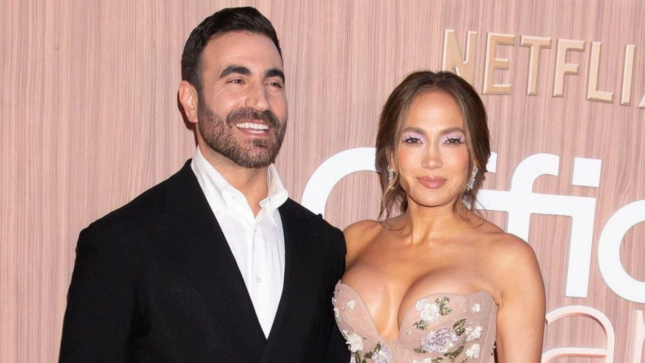 Brett Goldstein, Jennifer Lopez