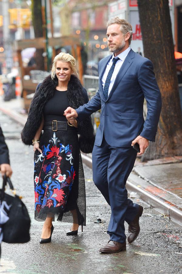 Jessica simpson eric johnson nyc trip akm 02