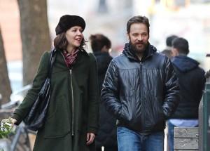 2011__02__selena_gomez_feb14_46a 300×215.jpg