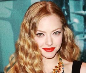 2011__09__Amanda Seyfried Sept16newsbt 297×300.jpg