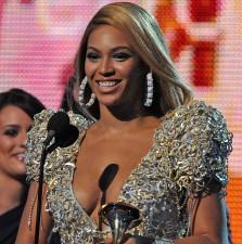 2010__02__beyonce 223×225.jpg