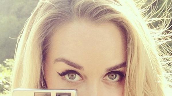 Lauren conrad engagement ring selfie