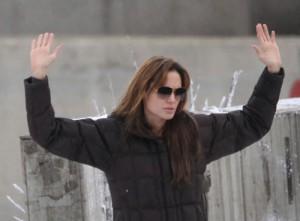 2010__11__angelina_jolie_nov12_295 300×221.jpg