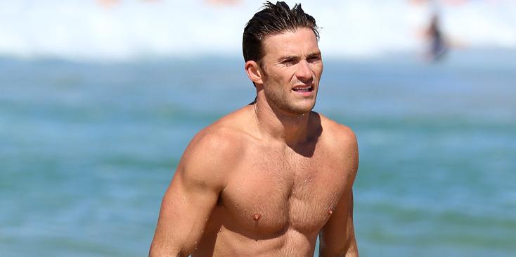 EXCLUSIVE: Scott Eastwood shows off his muscles at Bondi Beach