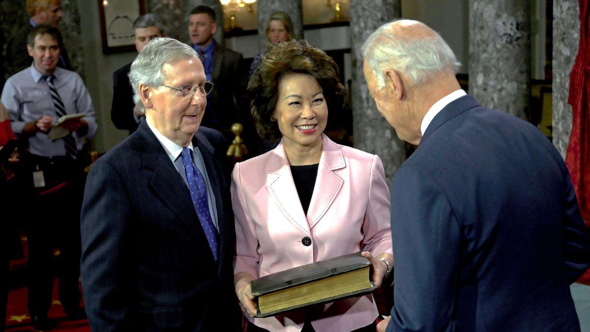 does mitch mcconnell have wife family life