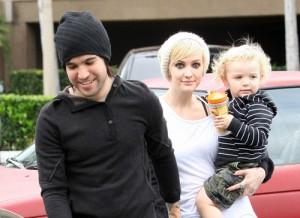 2011__02__Ashlee_Simpson_Pete_Wentz_Feb9_5938735 300×218.jpg