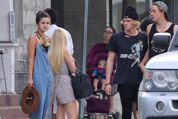 *EXCLUSIVE* Selena Gomez and Cody Simpson hang out with the gang